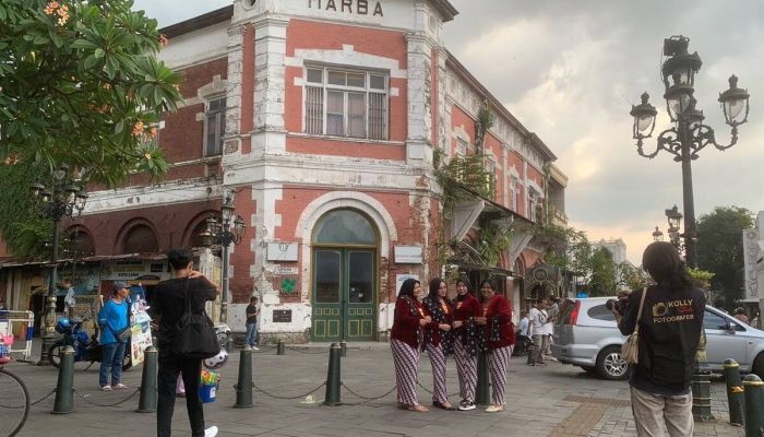 Libur Panjang, Sewa Kebaya di Kota Lama Semarang Diserbu Wisatawan