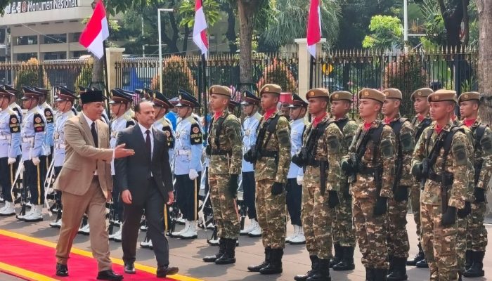Sjafrie Menyambut Kedatangan Menhan Qatar Sheikh Saoud di Kemhan
