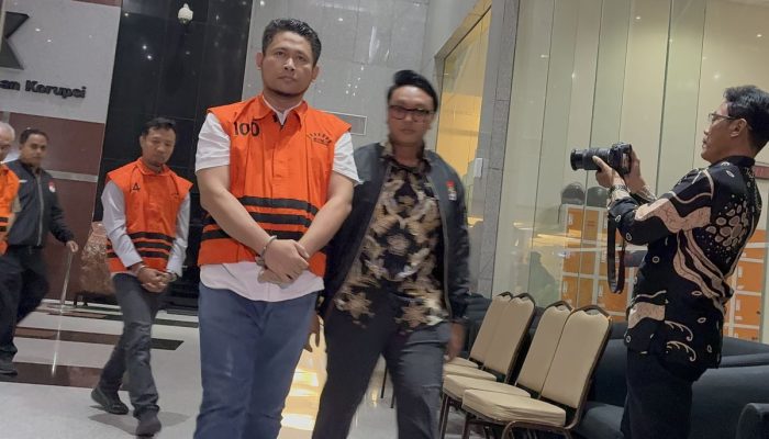 KPK Tahan 3 Tersangka Kasus Korupsi Gedung Pemkab Lamongan Rp 35,7 Miliar