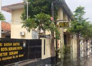Viral Warga Hendak Lapor Penganiayaan, Polsek Serang Terkunci saat Personel Salat Subuh