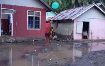 Pemprov Gorontalo Salurkan Bantuan Seragam Sekolah hingga Kasur untuk Korban Banjir