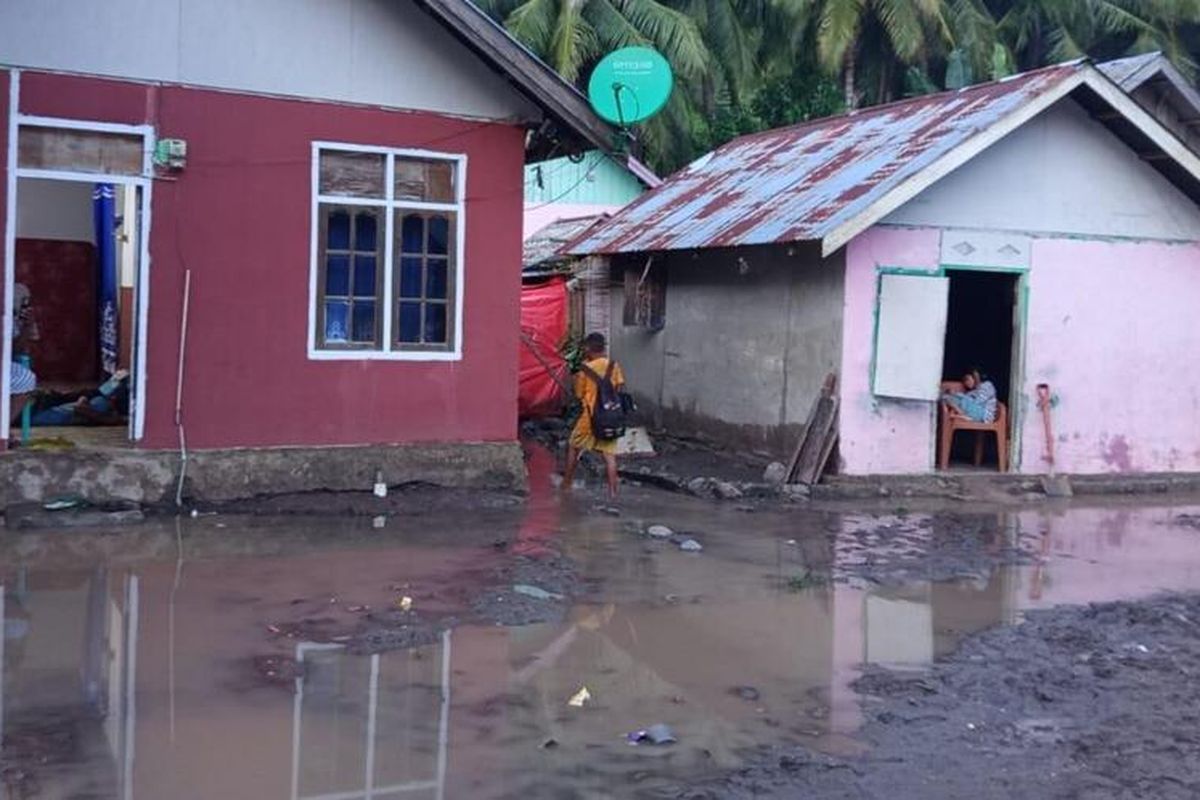 Pemprov Gorontalo Salurkan Seragam Sekolah hingga Kasur untuk Korban Banjir Regional 3 Juni 2026
