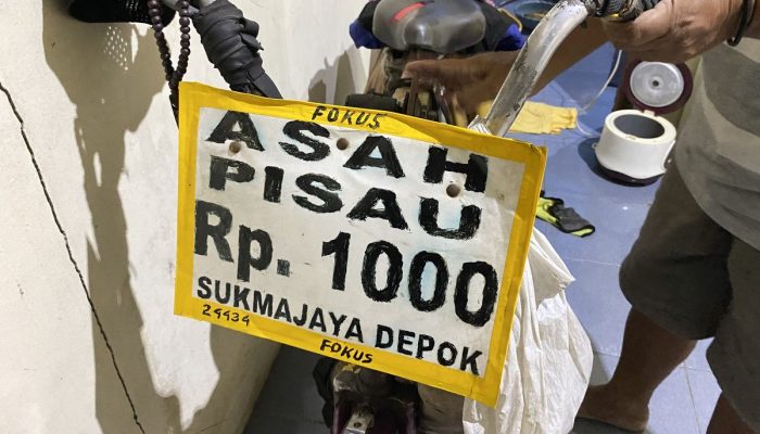 Ujang, Pengasah Pisau Keliling Depok, Bertahan di Tengah Gempuran Modernisasi