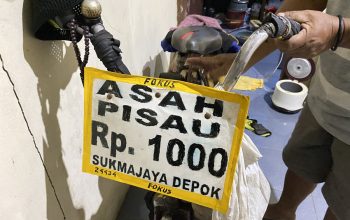 Marno, Mantan Buruh Pabrik yang Kini Mengasah Pisau Keliling