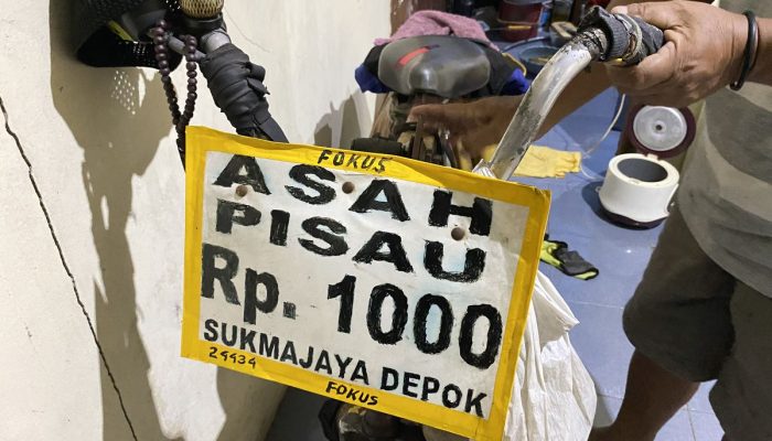 Marno, Mantan Buruh Pabrik yang Kini Mengasah Pisau Keliling