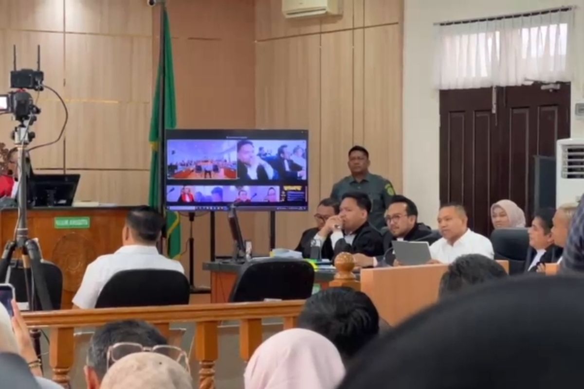 Debat Panas Abdul Wahid dan SF Hariyanto di Sidang Tipikor, Ungkap Keretakan Hubungan Elite Riau Regional 3 Juni 2026