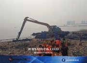 Pulau Sampah di Jakarta dan Ancaman yang Mengalir ke Meja Makan