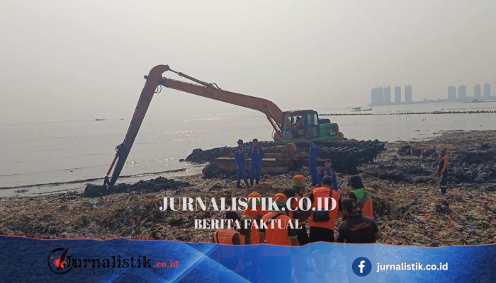 Pulau Sampah di Jakarta dan Ancaman yang Mengalir ke Meja Makan