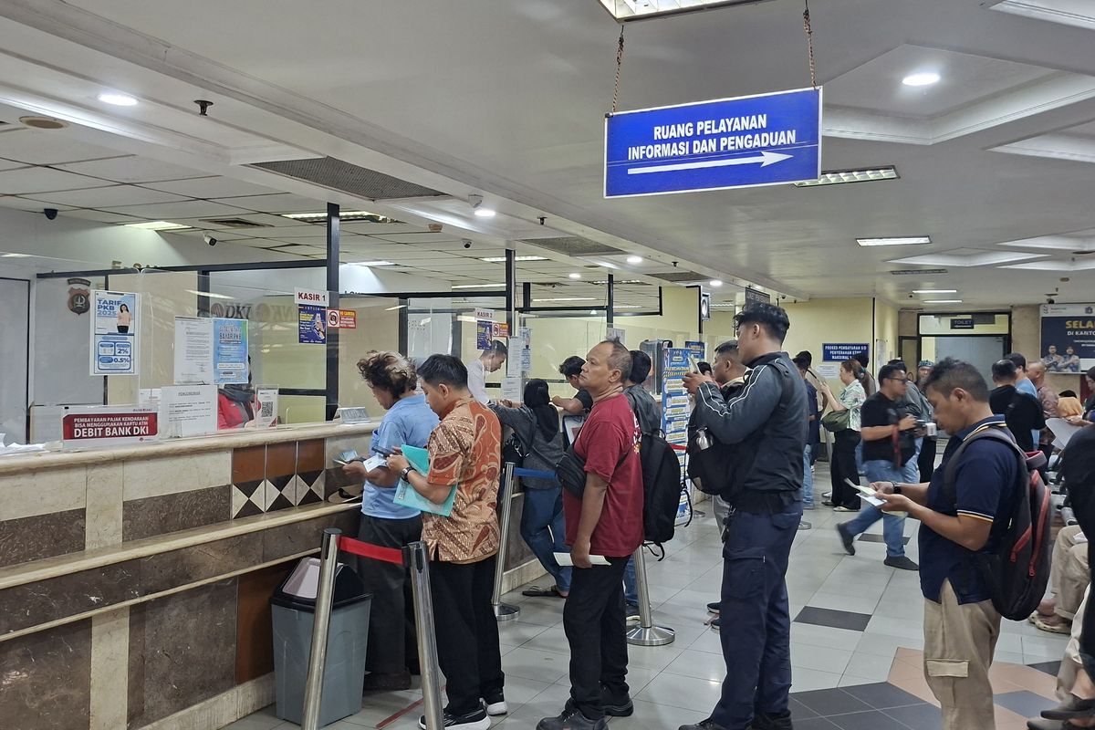 Pemutihan Pajak Kendaraan DKI Diserbu Warga, Antrean Mengular di Samsat Jakbar News 4 Juni 2026