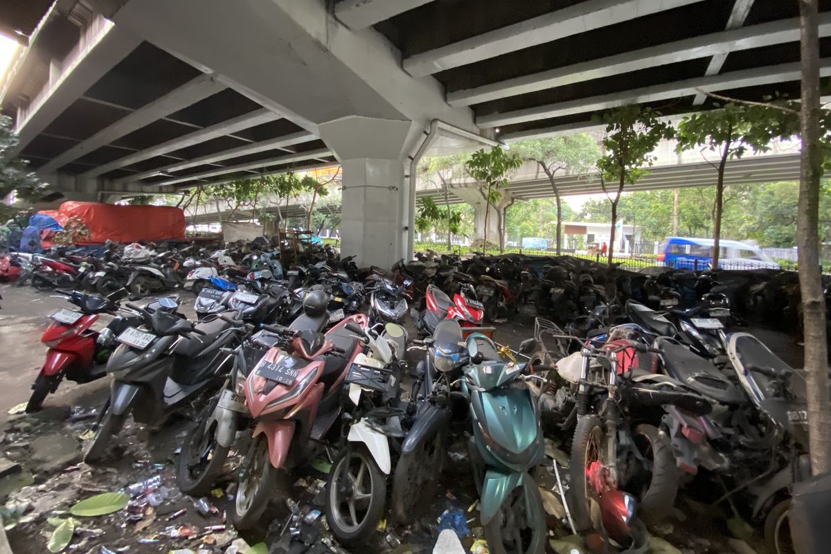 Penampakan Kuburan Kendaraan di Kolong Flyover, Motor Ringsek hingga Bus Hancur News 4 Juni 2026