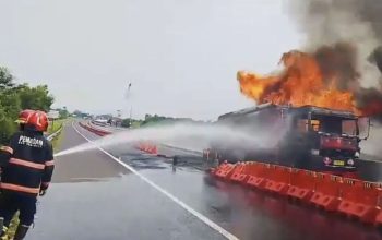 Truk Tangki Angkut 25.000 Liter BBM Terbakar di Tol Cisumdawu, Kerugian Capai Rp 3,2 M Regional 4 Juni 2026