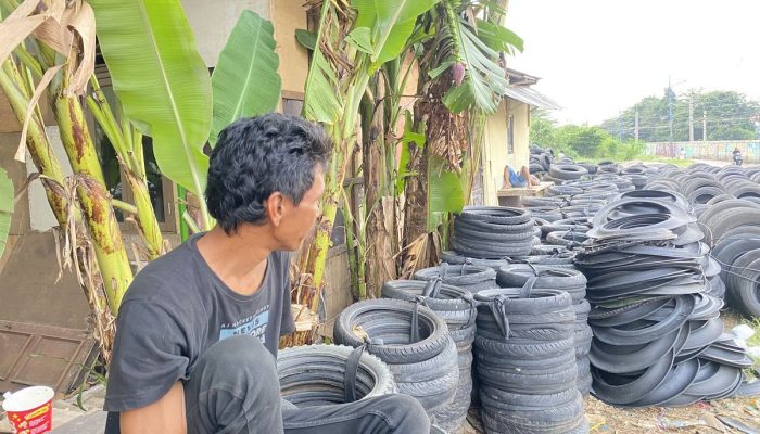 Jejak Ban Bekas di Jakarta: Dipungut Pemulung hingga Jadi Bahan Daur Ulang