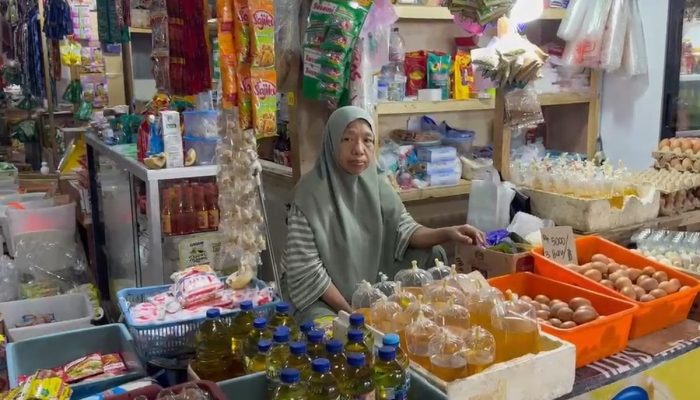 Imbas pasokan minim dan cuaca, harga minyak curah di Manado naik Rp 21.000
