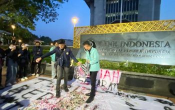 Satu Dollar Tembus Rp 18.000, Mahasiswa Solo-Semarang Demo Bakar Uang Mainan di BI Jateng Regional 5 Juni 2026