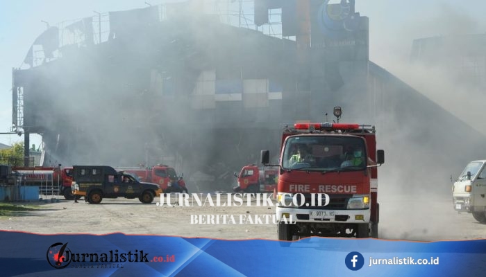 Asap Tebal Selimuti Jalan Pati-Juwana, Pabrik Pengolahan Ikan PT Dua Putra Terbakar Sabtu Pagi