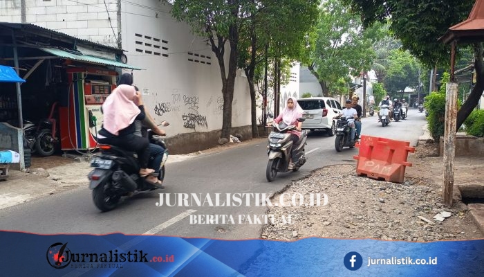 Bekas Galian di Kramat Jati (Jakarta Timur) Tak Kunjung Diperbaiki, Warga Khawatir Picu Kecelakaan