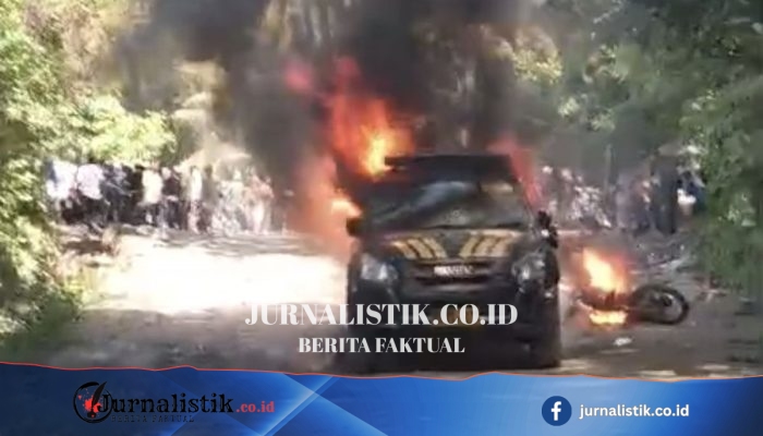 Mobil Operasional Polisi Ludes Dihantam Bom Molotov saat Bentrok Warga di Kecamatan Huamual, Seram Bagian Barat, Maluku
