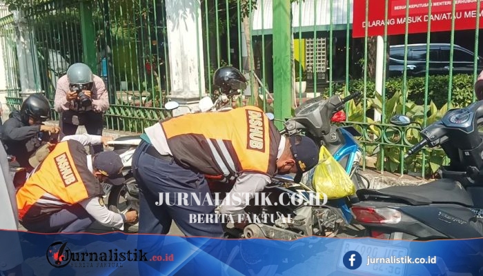 “Perang” Melawan Parkir Liar di Jakarta: Puluhan Kendaraan Dicabut Pentil hingga Diderek
