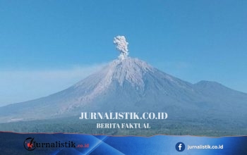 Gunung Semeru Luncurkan Awan Panas, Jarak Luncur Tertutup Kabut Regional 14 Juni 2026