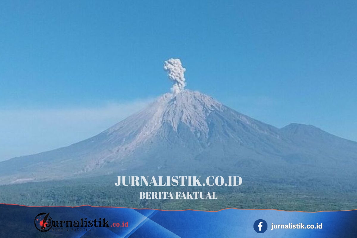 Gunung Semeru Luncurkan Awan Panas, Jarak Luncur Tertutup Kabut Regional 14 Juni 2026