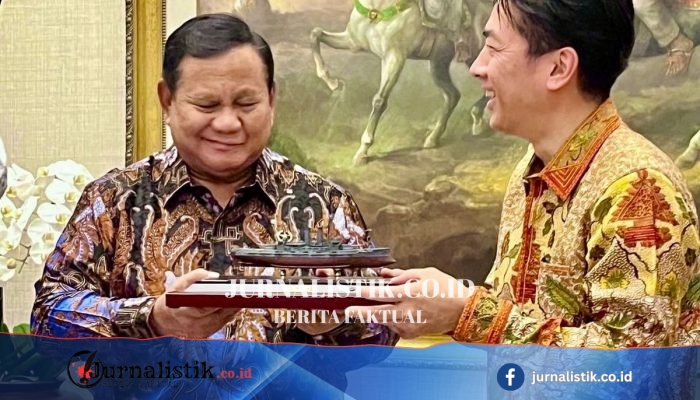 Momen Menhan Jepang Memberi Prabowo Miniatur Kapal Perang Mikasa dari Kampung Halamannya
