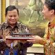 Momen Menhan Jepang Memberi Prabowo Miniatur Kapal Perang Mikasa dari Kampung Halamannya