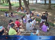 Di Bawah Flyover Tomang, Sekolah Gratis Ini Bertahan 17 Tahun: Kisah Kak Uli Mengajar Tanpa Pamrih News 14 Juni 2026