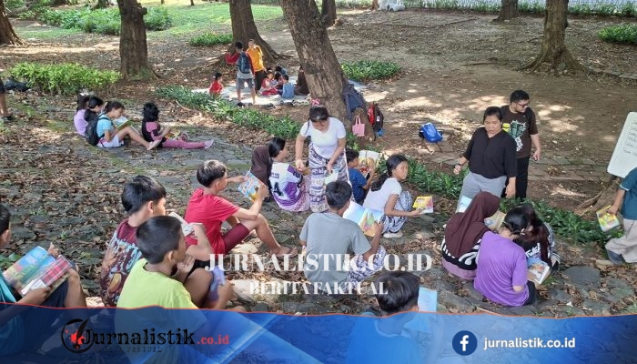 Di Bawah Flyover Tomang, Sekolah Gratis Ini Bertahan 17 Tahun: Kisah Kak Uli Mengajar Tanpa Pamrih