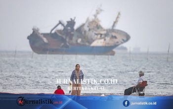 Trump Klaim Selat Hormuz Akan Dibuka, Harga Minyak Turun Hampir 5 Persen