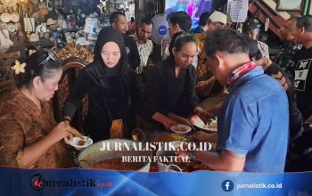 Dalam Rangka 1 Suro, Pedagang Pasar Triwindu Solo Bagikan 500 Porsi Jenang Suro Gratis