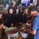 Dalam Rangka 1 Suro, Pedagang Pasar Triwindu Solo Bagikan 500 Porsi Jenang Suro Gratis