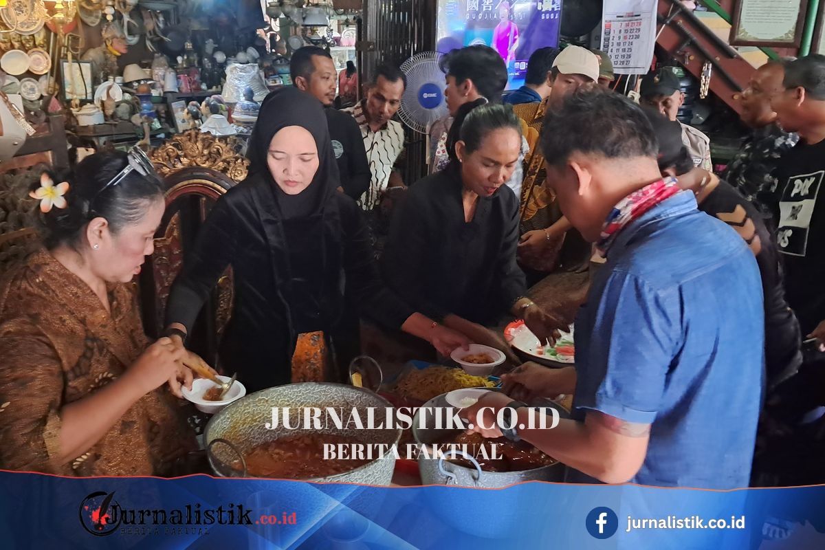 Sambut 1 Suro, Pedagang Pasar Triwindu Solo Bagikan 500 Porsi Jenang Suro Gratis Regional 16 Juni 2026