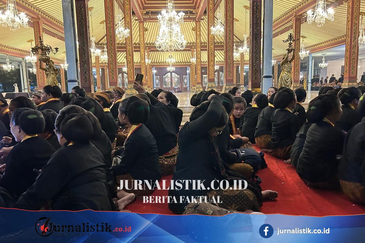 Jelang Kirab Pusaka Malam 1 Suro di Keraton Solo, Dua Kubu Duduk Bertolak Belakang Regional 16 Juni 2026