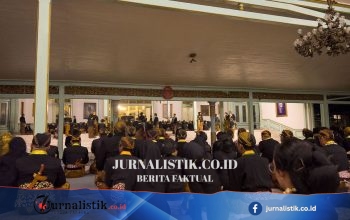 Semedi usai Kirab Pusaka Mangkunegaran Malam 1 Suro, berdoa dalam kegelapan