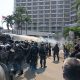 Demo Penolakan Eksekusi Hotel Sultan Ricuh, Polisi Semprot Water Cannon ke Massa