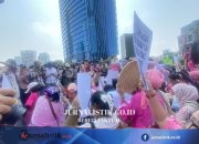 Massa Aksi Emak-emak Diblokade di Thamrin Saat Long March ke Istana News 18 Juni 2026