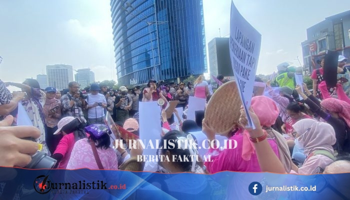 Massa Emak-emak dan Perempuan Muda Diblokade di Thamrin saat Long March ke Istana Negara (18 Juni 2026)