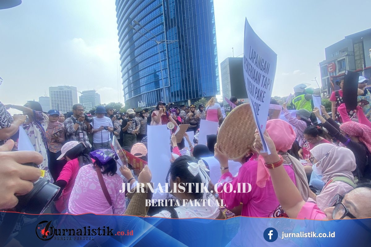 Massa Aksi Emak-emak Diblokade di Thamrin Saat Long March ke Istana News 18 Juni 2026