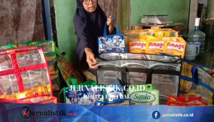 Siti Marlinah di Purwakarta Sulap Sampah Plastik Tetangga Jadi Tas Bernilai Jual