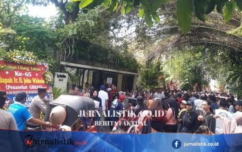 Ribuan Warga Padati Kediaman Jokowi di Solo, Rayakan Ulang Tahun ke-65