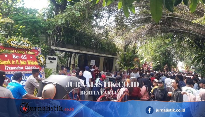 Ribuan Warga Padati Kediaman Jokowi di Solo, Rayakan Ulang Tahun ke-65