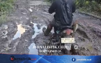 Derita Warga Desa Soren Kotim: Berkali-kali Ganti Bupati, Jalan Rusak Tak Kunjung Diperbaiki