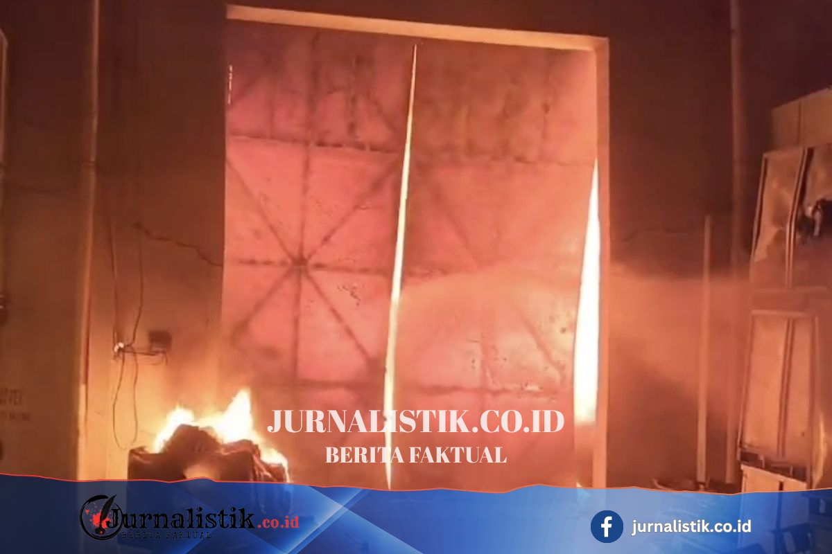 Pabrik Sandal di Tangerang Terbakar, Puluhan Petugas Damkar Berjibaku Padamkan Api News 22 Juni 2026