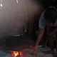 Kelangkaan Minyak Tanah dan Gas Elpiji Rp200.000, Warga Oesapa Kupang Beralih ke Kayu Bakar