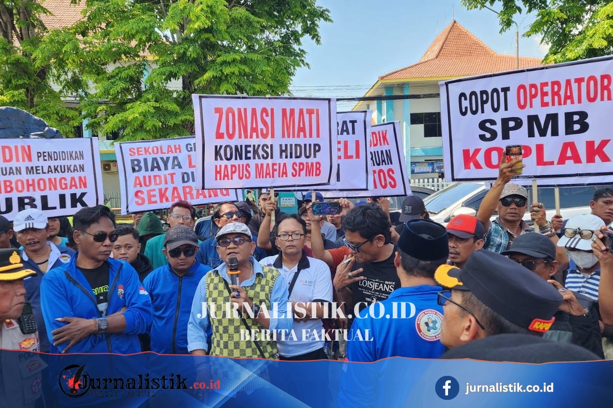 Protes Aturan SPMB yang Membingungkan, Puluhan Warga Pasuruan Demo di Depan Kantor Disdik Jatim Regional 22 Juni 2026