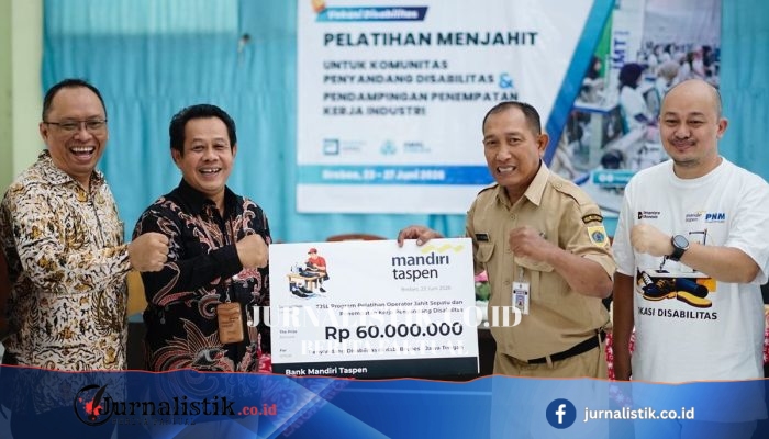 Bank Mandiri Taspen & PNM Latih Penyandang Disabilitas Menjahit Sepatu untuk Masuk Dunia Kerja