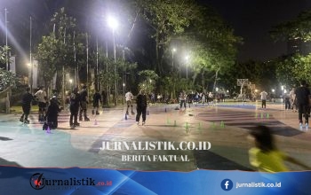Asyik Jalan Santai dengan Sepatu Roda di Taman Menteng