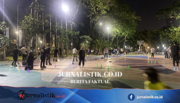 Asyik Jalan Santai dengan Sepatu Roda di Taman Menteng