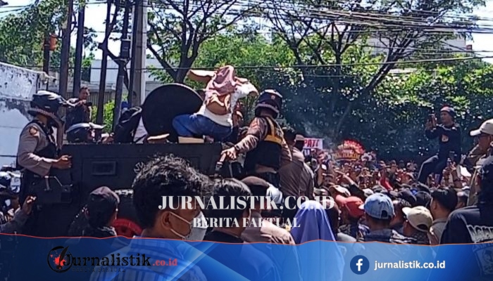 Kronologi Ricuh Sidang Bupati Pati Nonaktif Sudewo: Mobil Tahanan Dikepung Massa, Brimob Turun Tangan