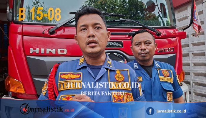 Datang Berseragam, Petugas Damkar Kebon Jeruk Jakbar Ikut Ambil Rapor Siswi di SMKN 45